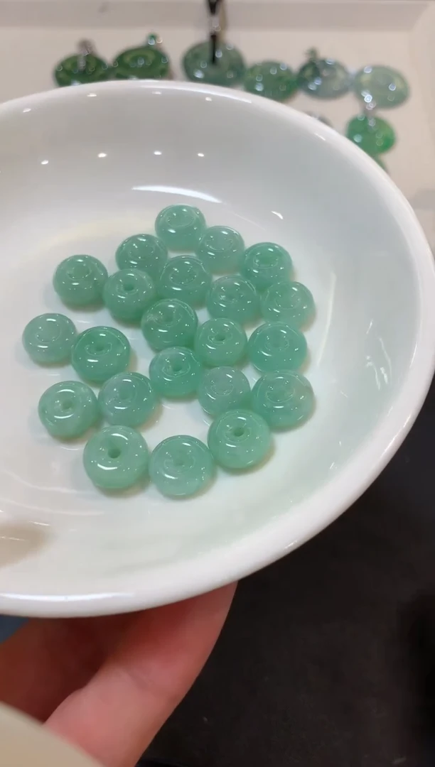 翡翠未镶嵌吊坠(不含链)b2多样性一件发货不退换