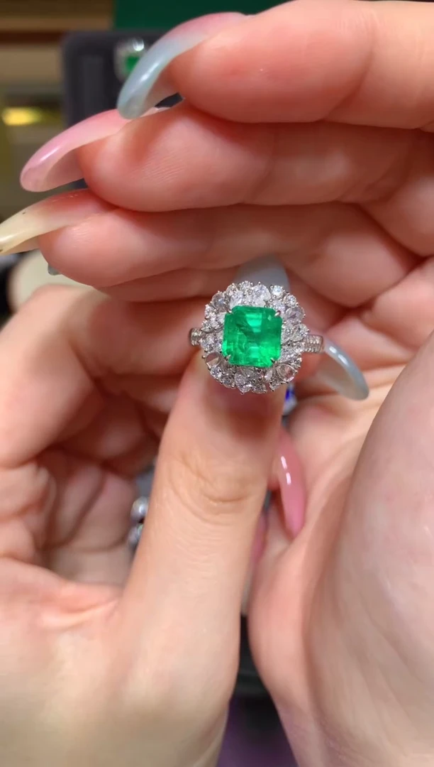 祖母绿戒指18K金镶嵌1.72CT