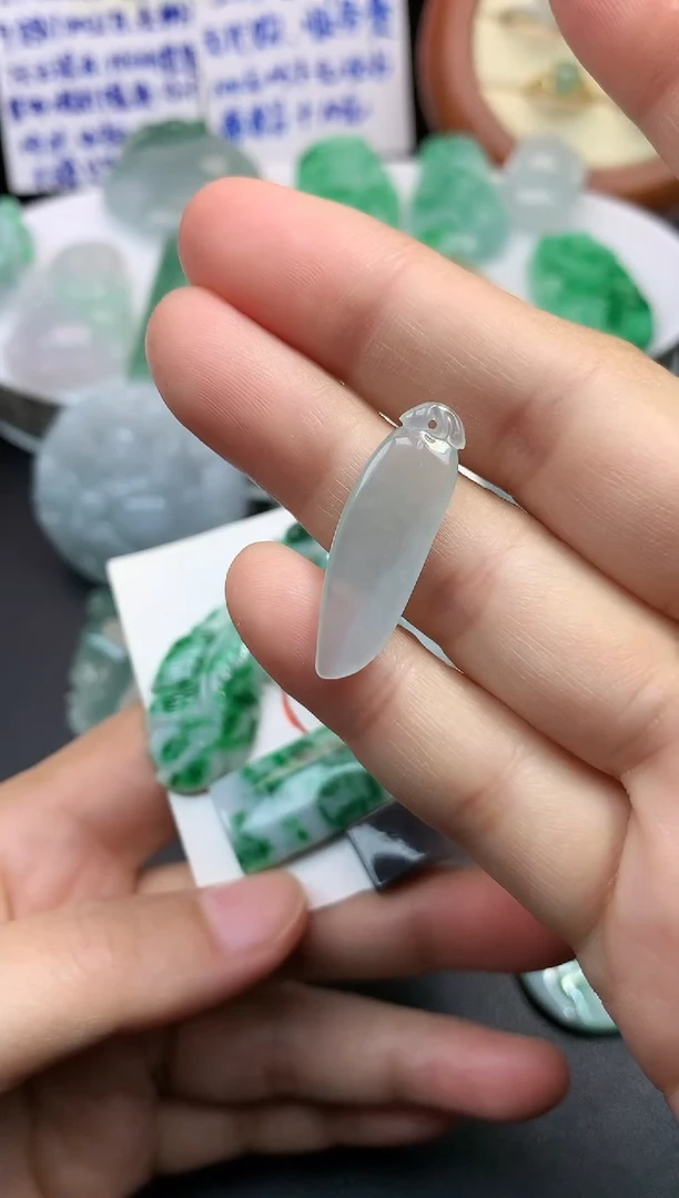 颈饰未镶嵌翡翠吊坠