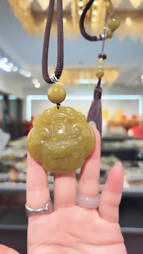 岫玉未镶嵌颈饰吊坠