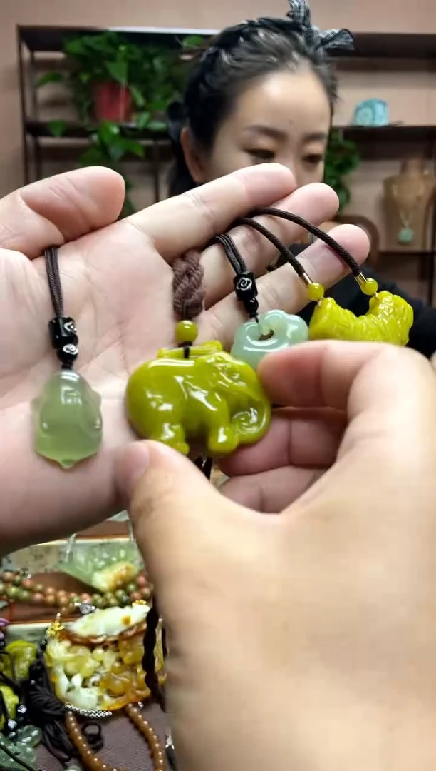 未镶嵌岫玉吊坠·