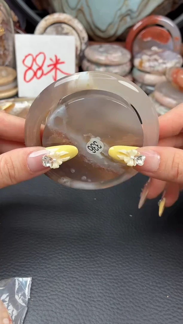 未镶嵌手镯（圆镯）石英质玉59