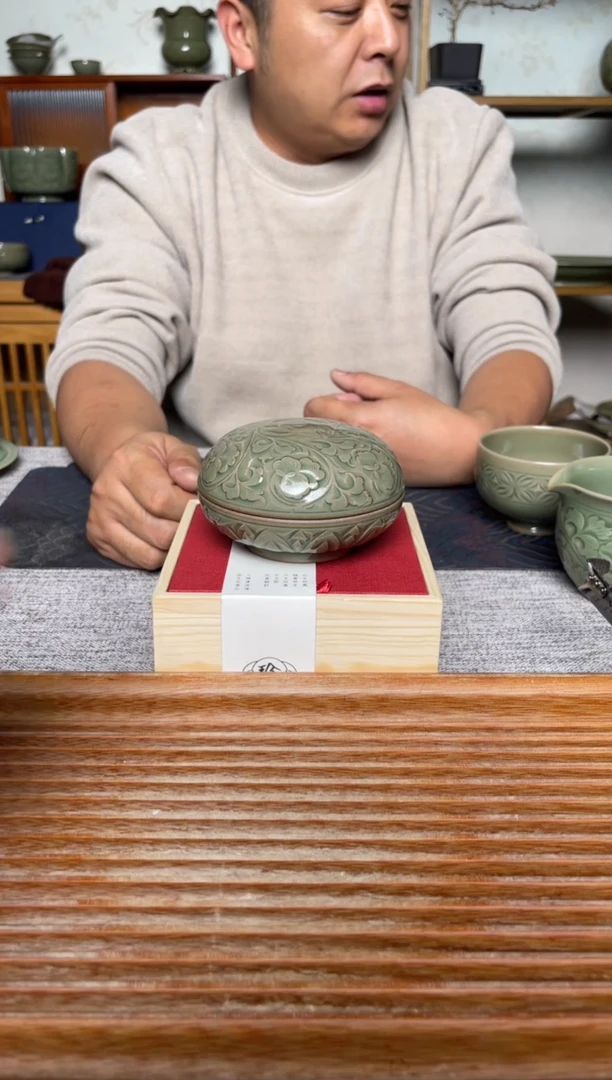 【闪购商品】其他王晓娜 纯手工秘色兔子牡丹纹粉盒