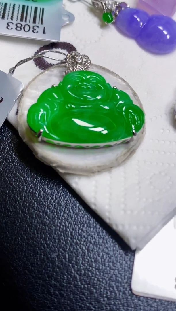 颈饰18K金镶嵌翡翠佛公