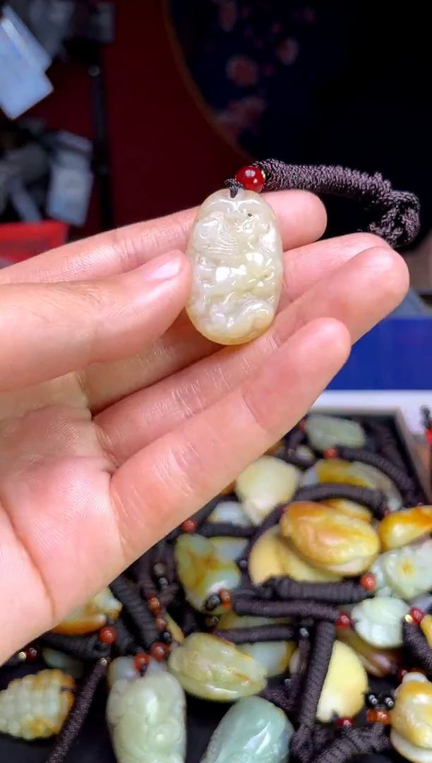 和田玉未镶嵌颈饰1