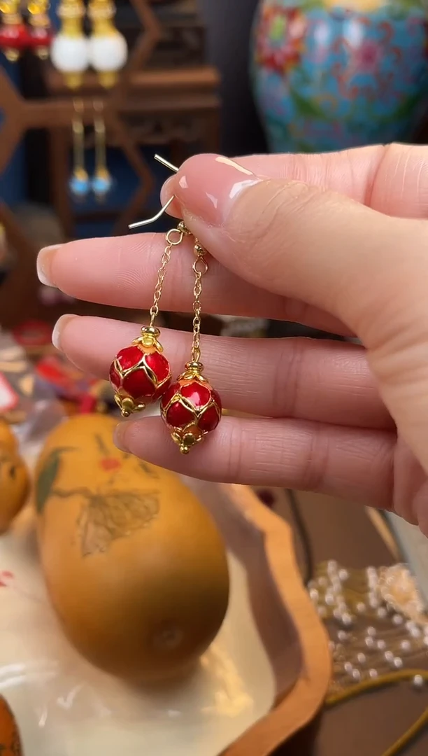 波*猫，红色莲花珐琅耳钩