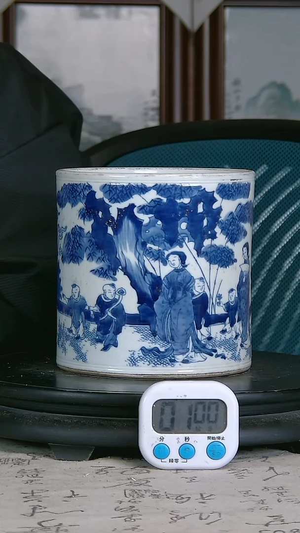 陶小*哥青花精绘人物图笔筒