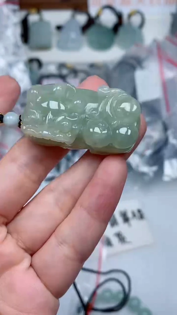 颈饰未镶嵌翡翠吊坠