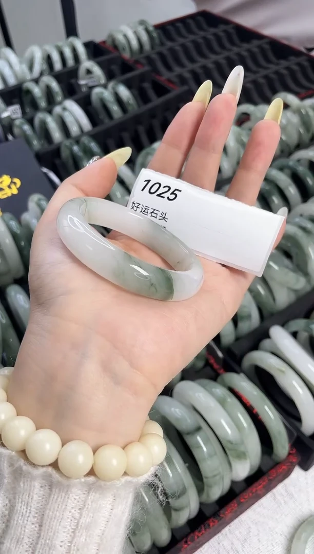 未镶嵌手镯石英质玉1025瑕