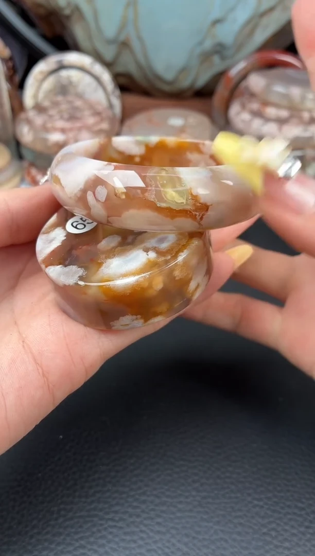 未镶嵌手镯（圆镯）石英质玉54