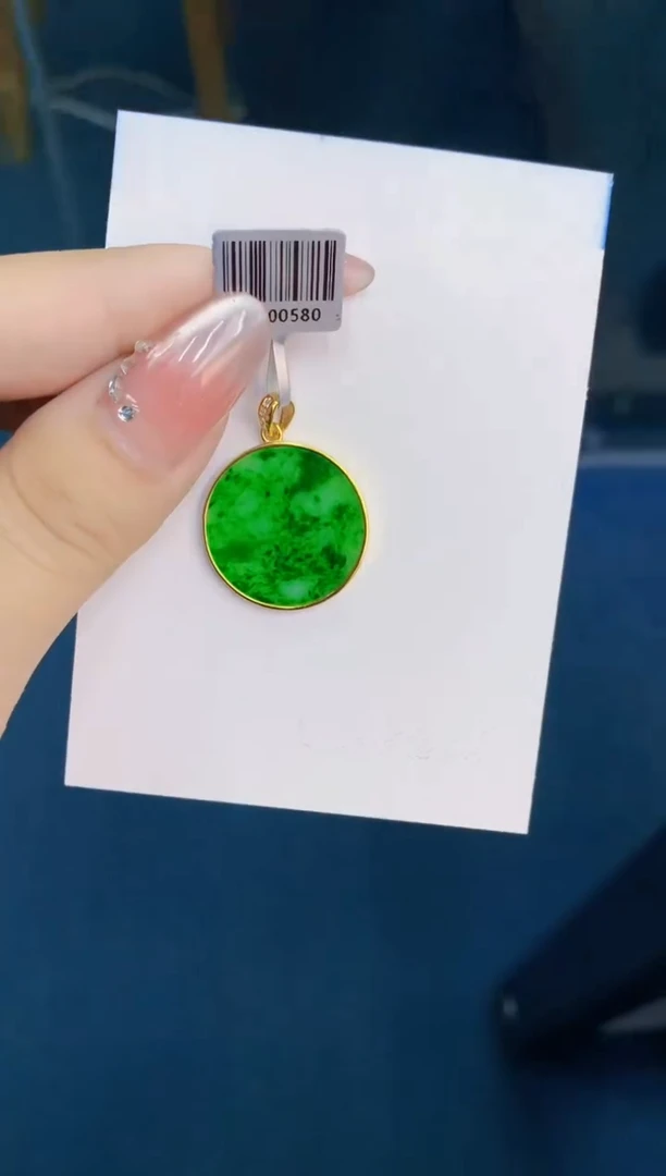 翡翠未镶嵌颈饰1