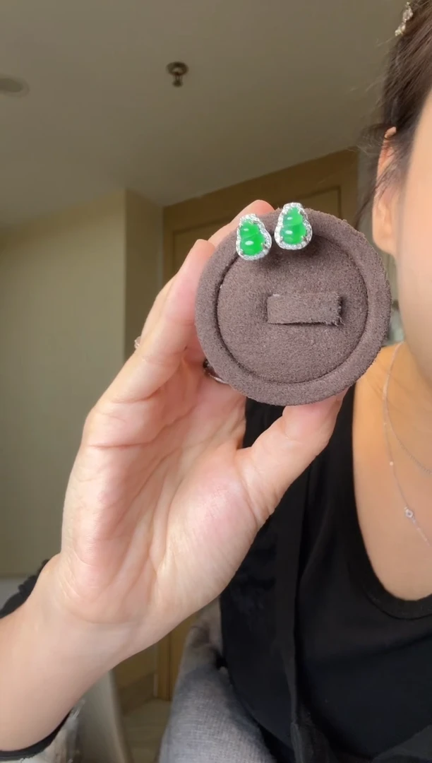 【闪购商品】翡翠耳钉银S925镶嵌大葫芦耳钉