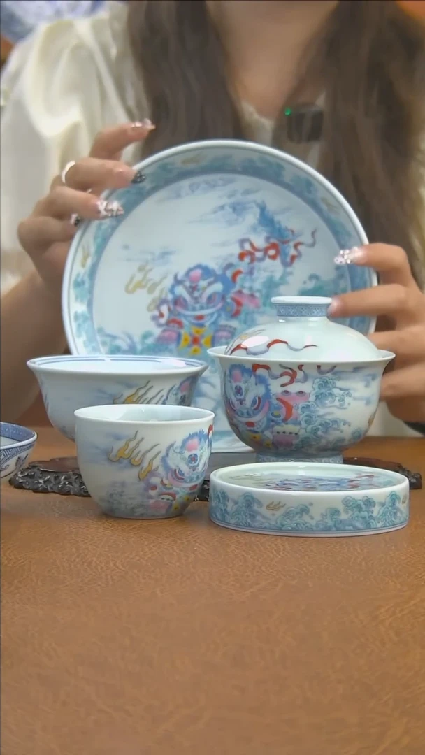 景德镇斗彩描金醒狮套组