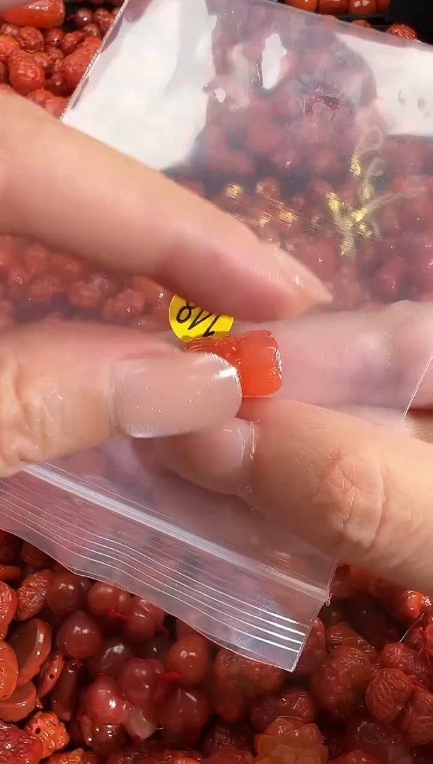 颈饰未镶嵌南红玛瑙1