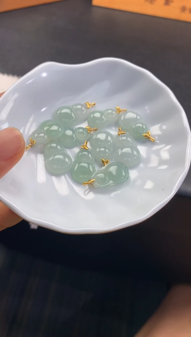 翡翠18K金镶嵌颈饰FA351 翡翠葫芦 多样性发其一赠皮绳