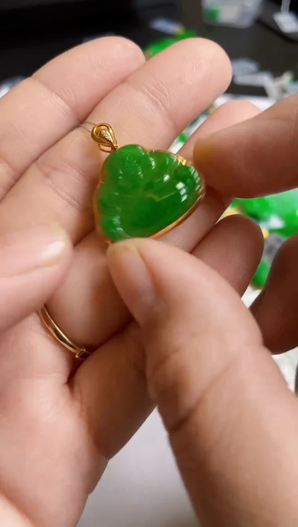 【闪购商品】翡翠颈饰18K金镶嵌吊坠