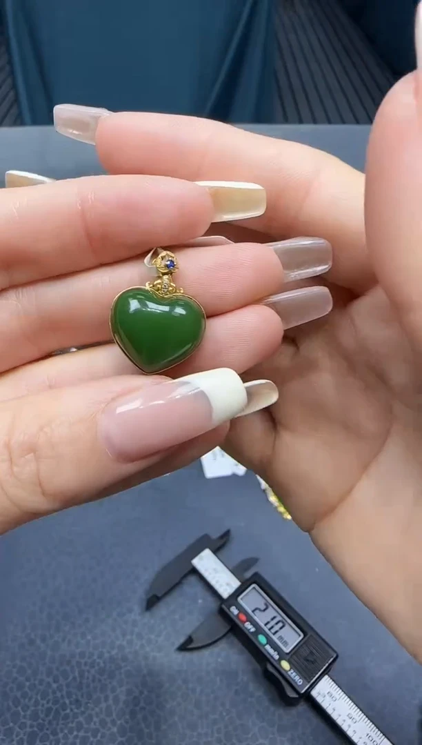 【闪购商品】和田玉挂件18K金镶嵌1