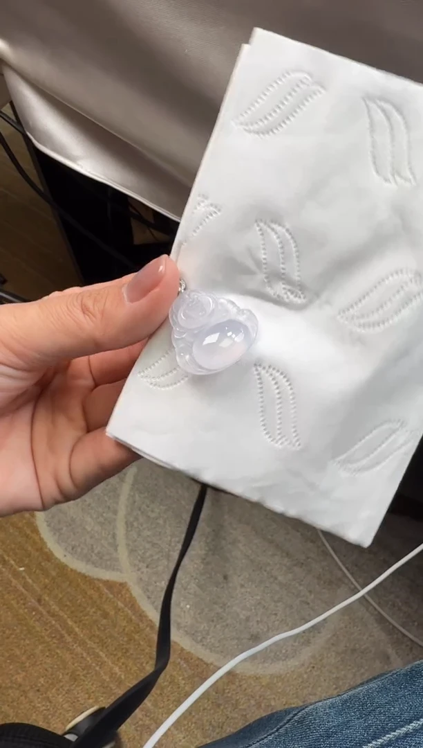 颈饰18K金镶嵌翡翠佛公