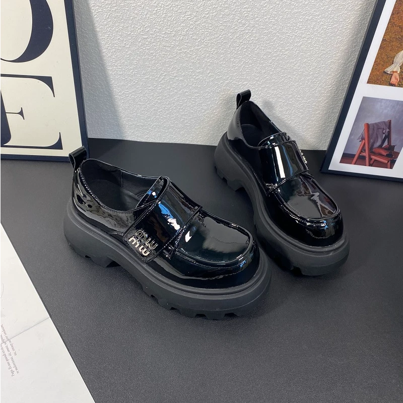 黑色厚底英伦风小皮鞋女2025春季新款粗跟百搭圆头复古乐福鞋时尚