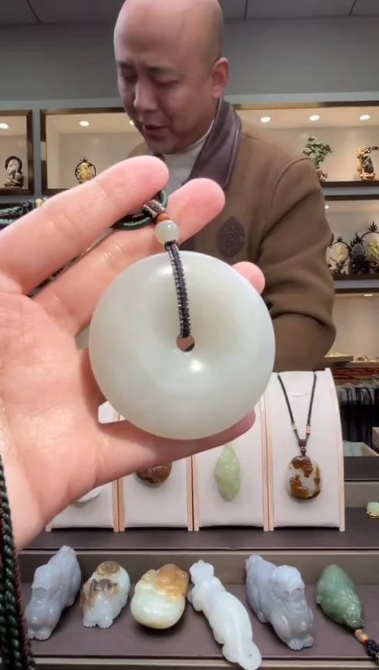 颈饰未镶嵌和田玉苏