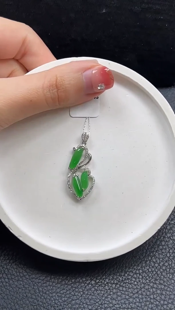 【闪购商品】翡翠颈饰18K金镶嵌吊坠