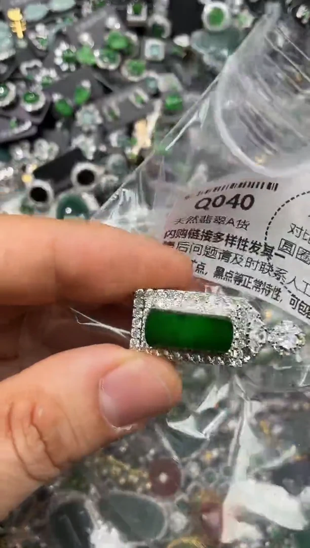 颈饰未镶嵌翡翠Q040吊坠