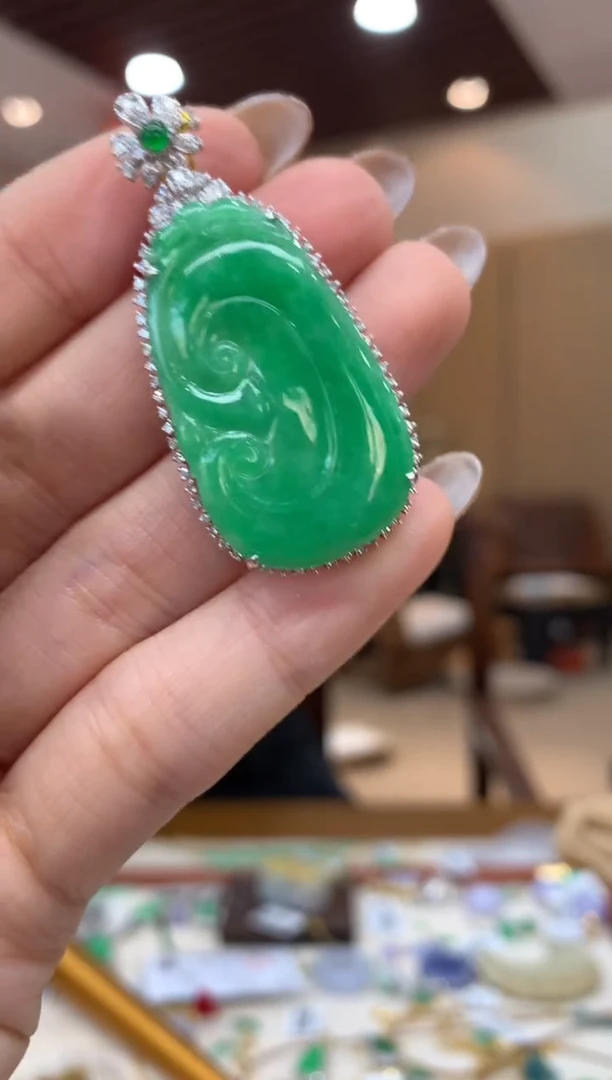 吊坠(不含链)18K金镶嵌翡翠如意