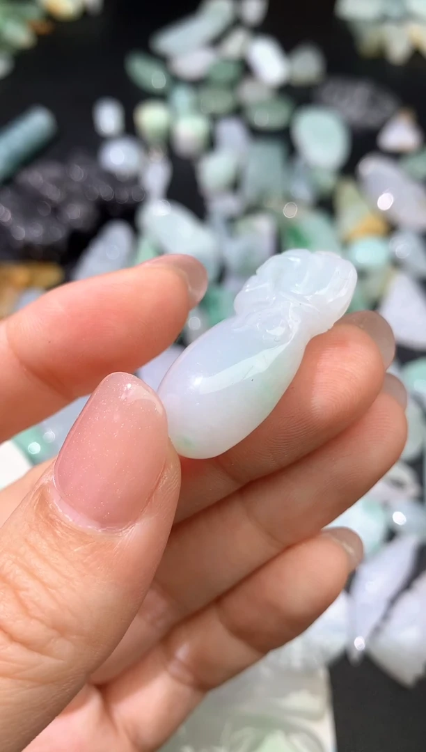 颈饰未镶嵌翡翠吊坠