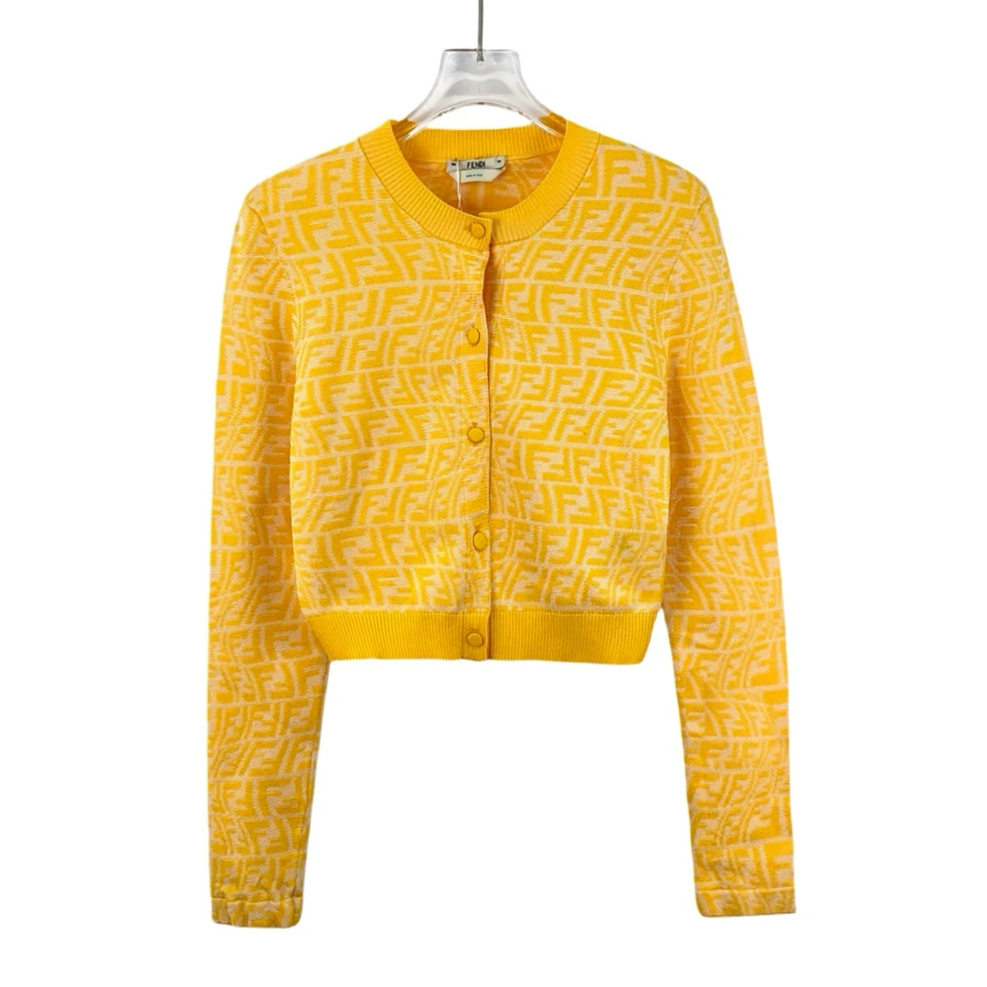 99新 FENDI/芬迪 DW0577 黄色字母圆领单排扣长袖针织衫 40 M码
