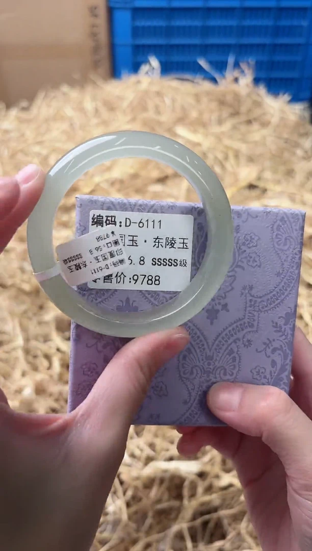 未镶嵌手镯石英质玉D-6111