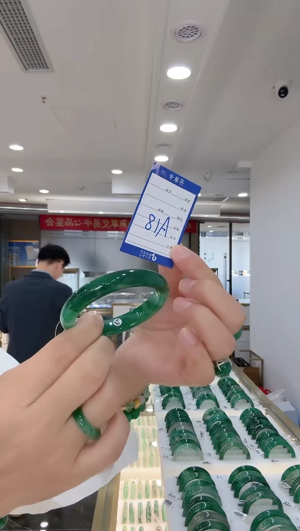 未镶嵌手镯石英质玉（非洲翠）56手镯手镯孤品微瑕，介意慎拍