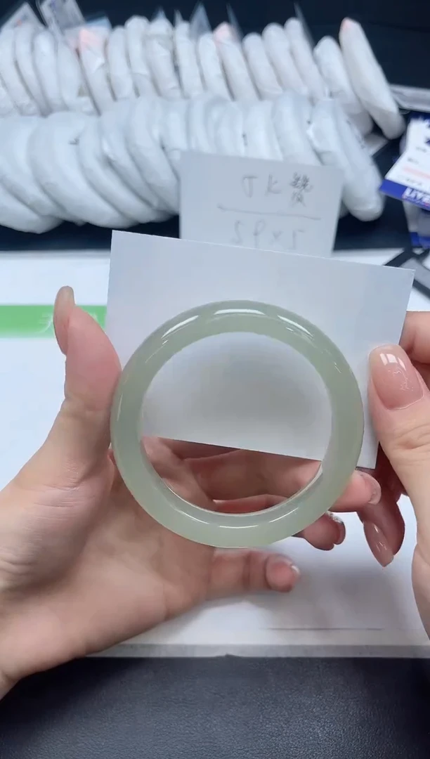 未镶嵌手镯石英质玉047-5354