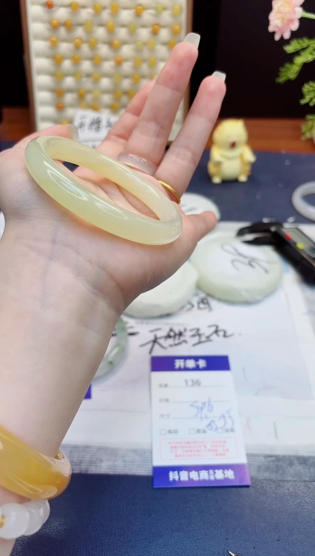 未镶嵌手镯石英质玉136-美人条晴水-圈口54