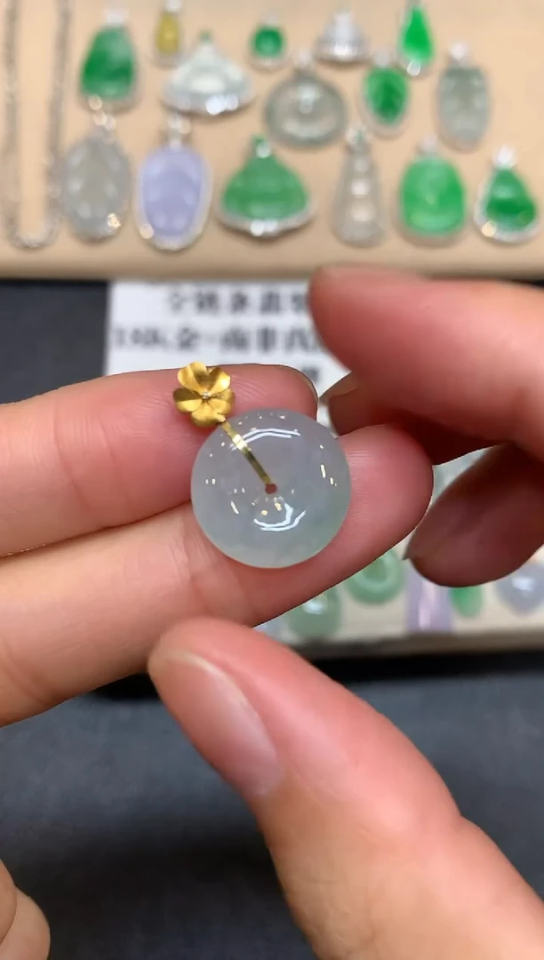 颈饰18K金镶嵌翡翠平安扣【无服务费