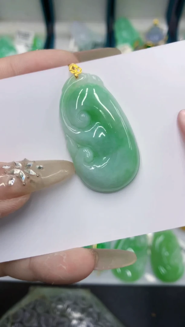 颈饰18K金镶嵌翡翠111111