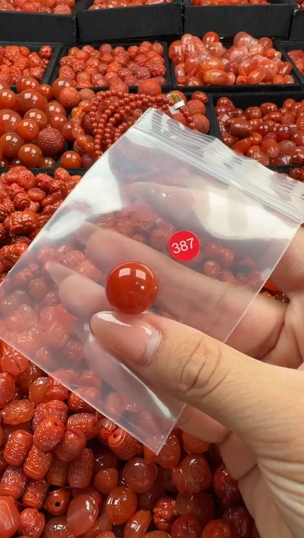 南红玛瑙未镶嵌颈饰1
