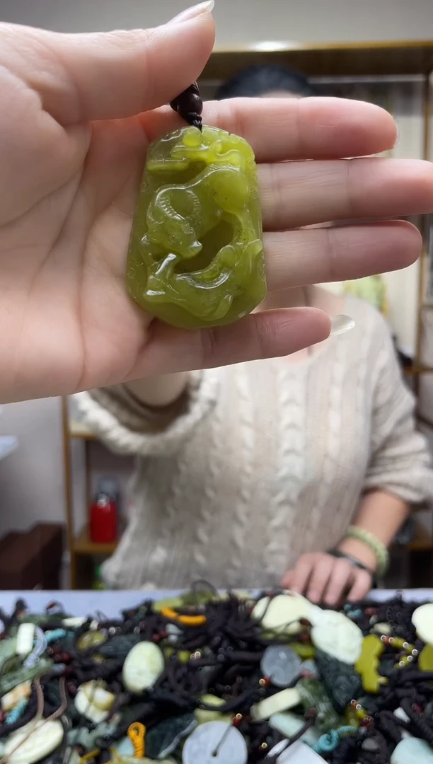 未镶嵌岫玉吊坠·