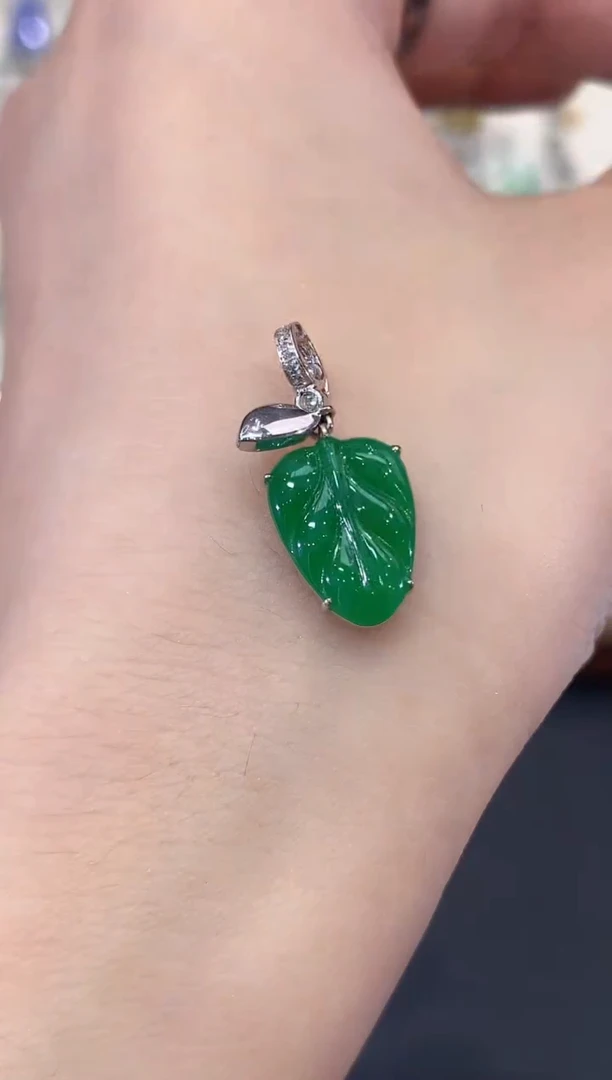 吊坠(不含链)18K金镶嵌翡翠B38