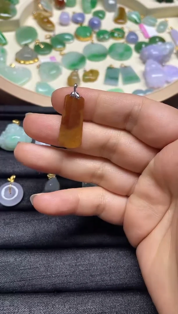 【闪购商品】翡翠颈饰18K金镶嵌黄金竹