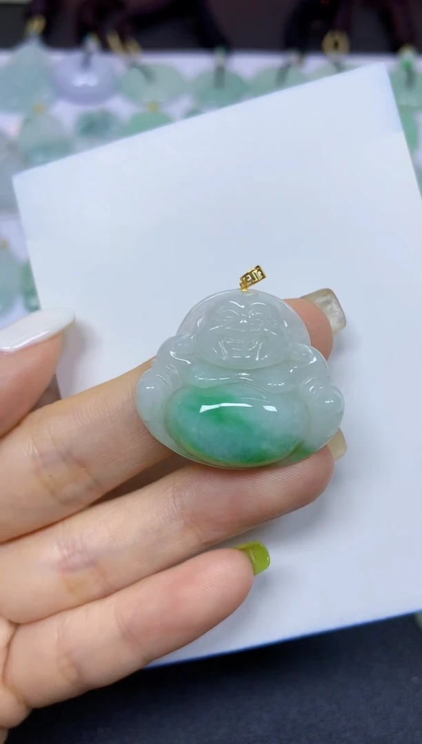 翡翠18K金镶嵌颈饰荣**贝挂件