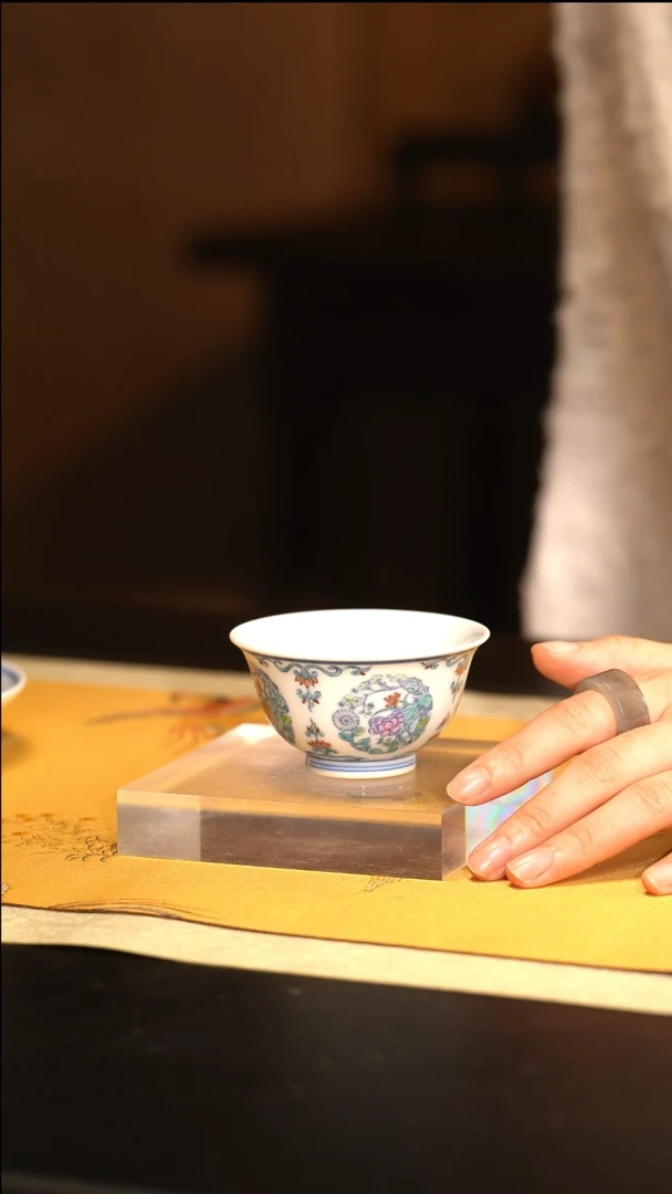 J涂杏花窑斗彩四季团花杯