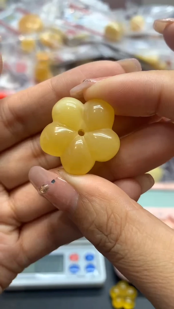 未镶嵌琥珀珠宝奇石362