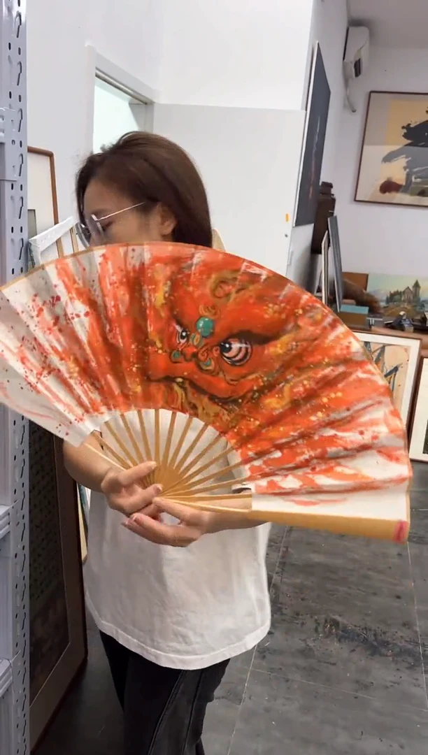 丙烯画丫丫老师朱砂醒狮折扇