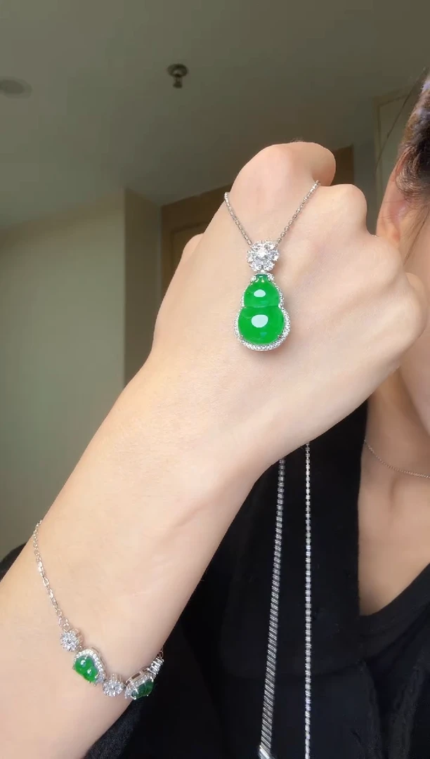 【闪购商品】翡翠吊坠(不含链)银S925镶嵌天然翡翠吊坠