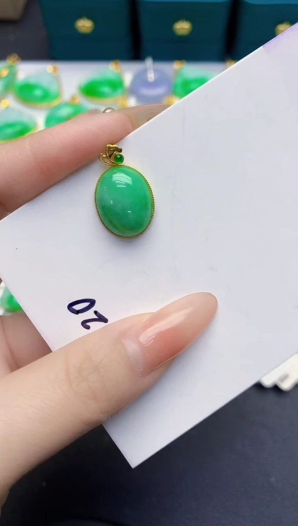 颈饰18K金镶嵌翡翠缅甸天然翡翠A货