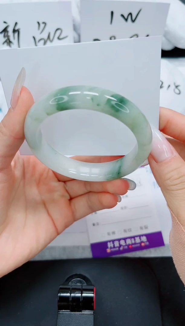 石英质玉手镯未镶嵌27-58