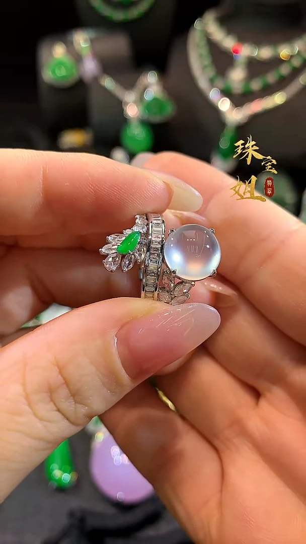 18K金镶嵌戒指翡翠戒指