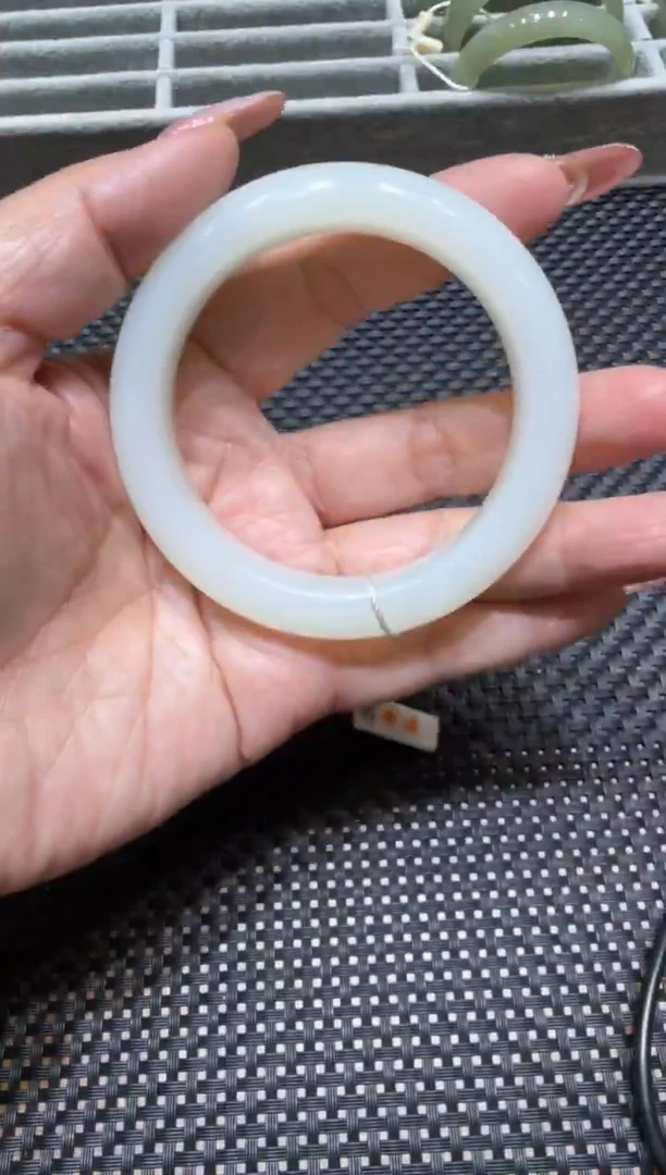 颈饰未镶嵌和田玉手镯56