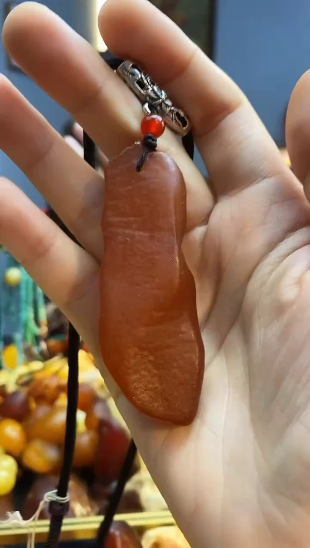 未镶嵌颈饰琥珀吊坠