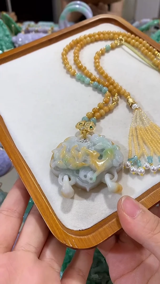 颈饰未镶嵌翡翠吊坠